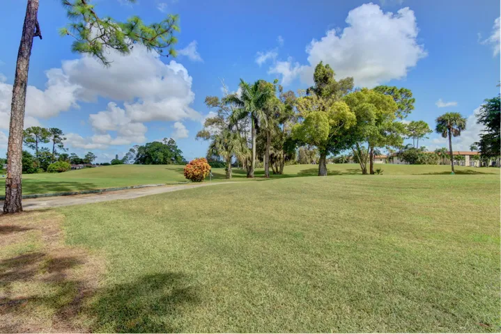 52-web-or-mls-Lucerne Pointe main clubho