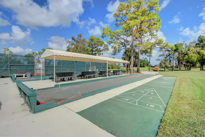 50-web-or-mls-Lucerne Pointe main clubho
