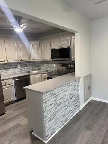 Island offers extra work space and extra storage