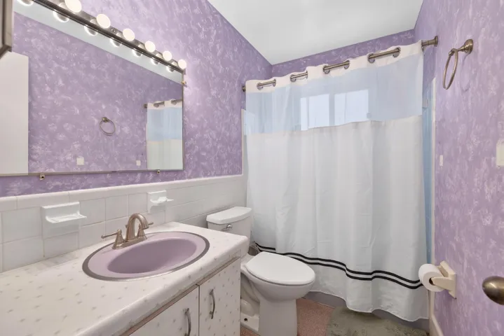16-print-Guest bath