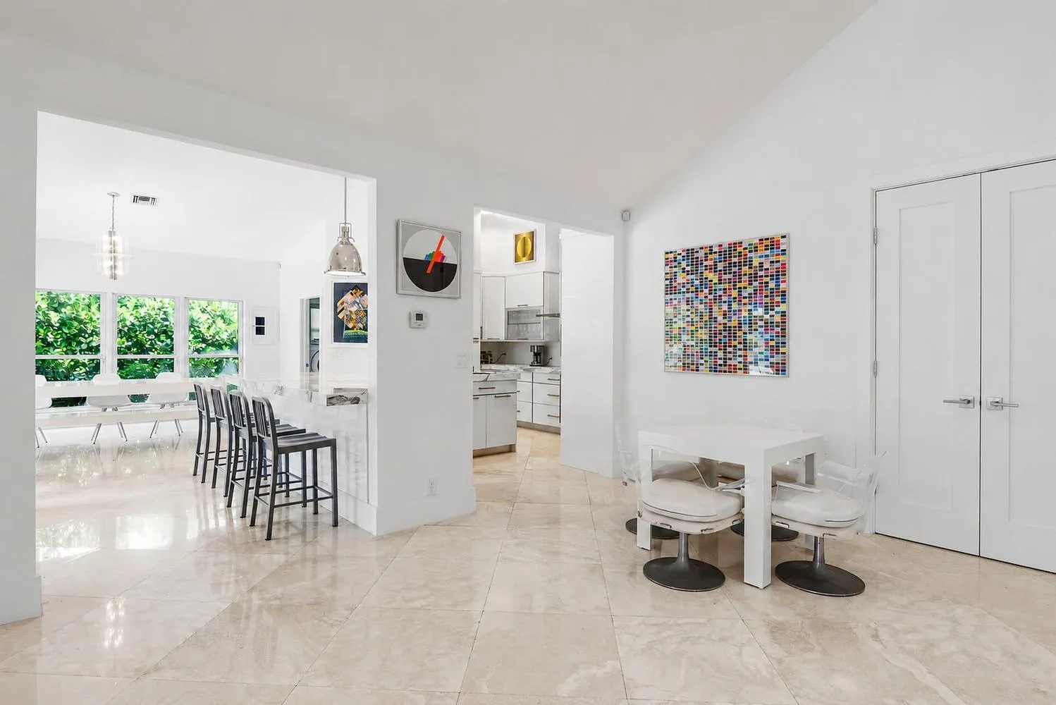 dining area/kitchen