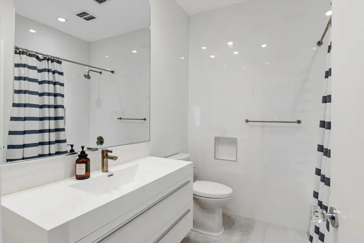 en suite bathroom
