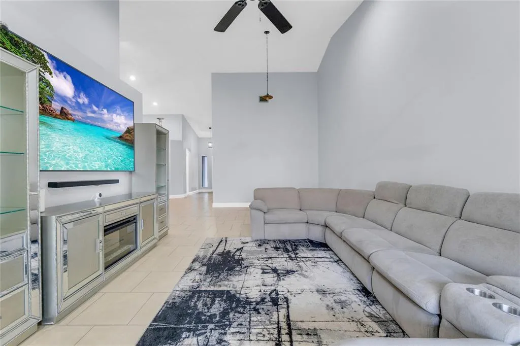 3003 livingroom this one