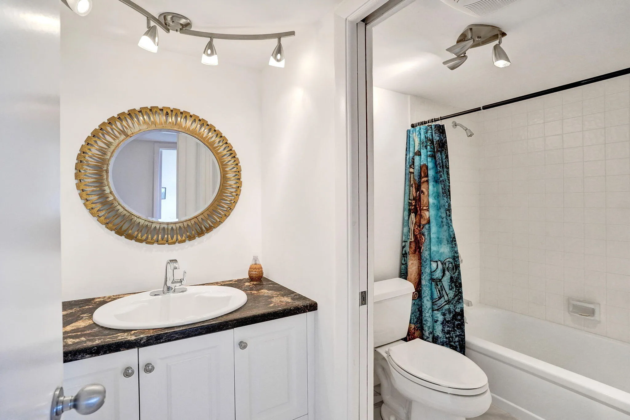 Full guest bathroom