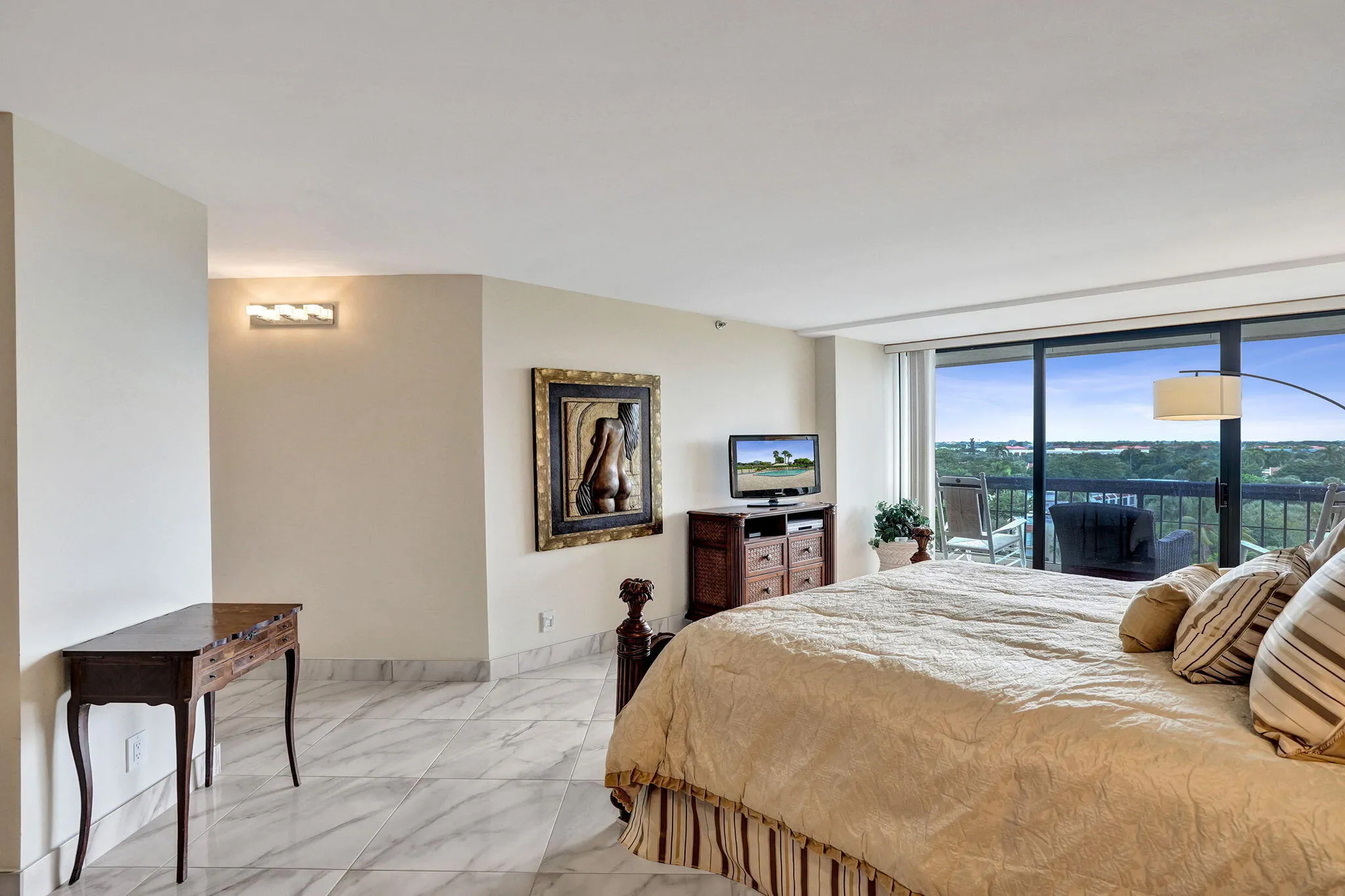Spacious primary suite
