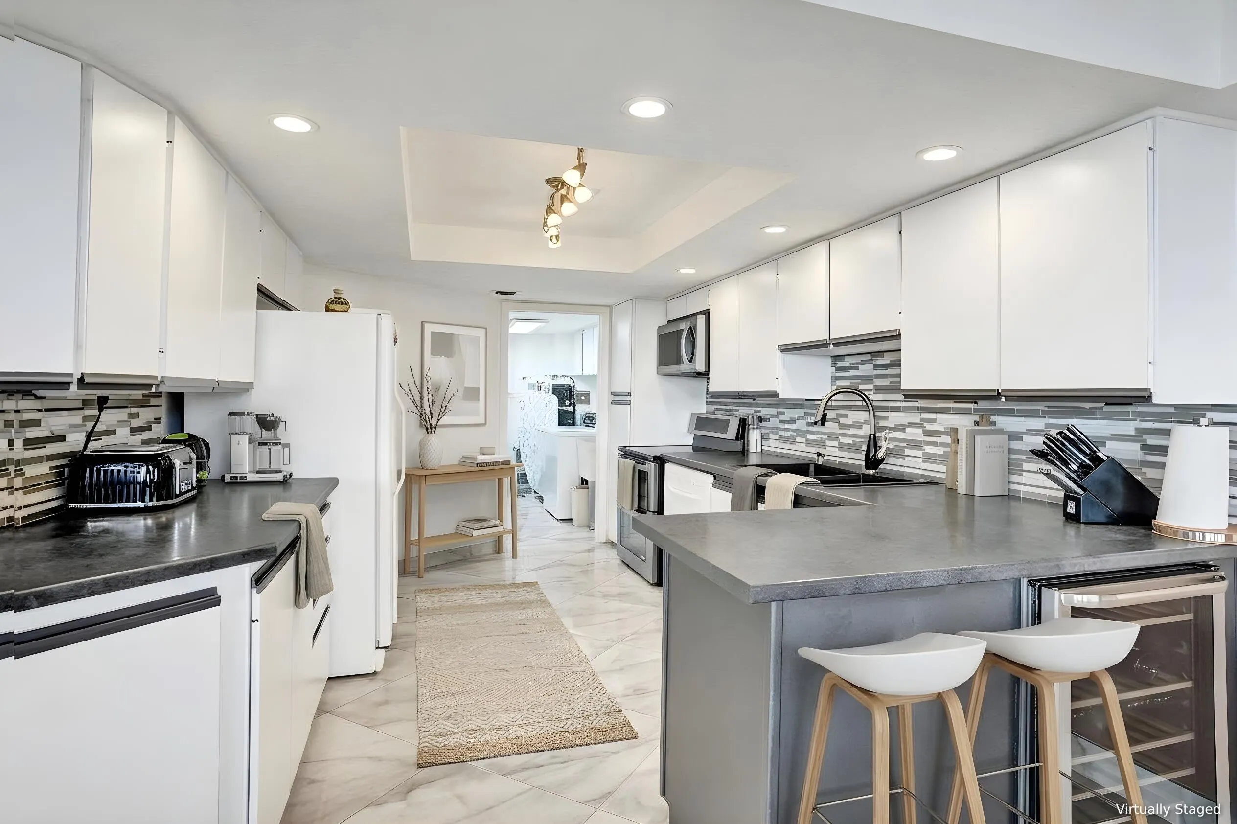 Virtually staged using AI – kitchen