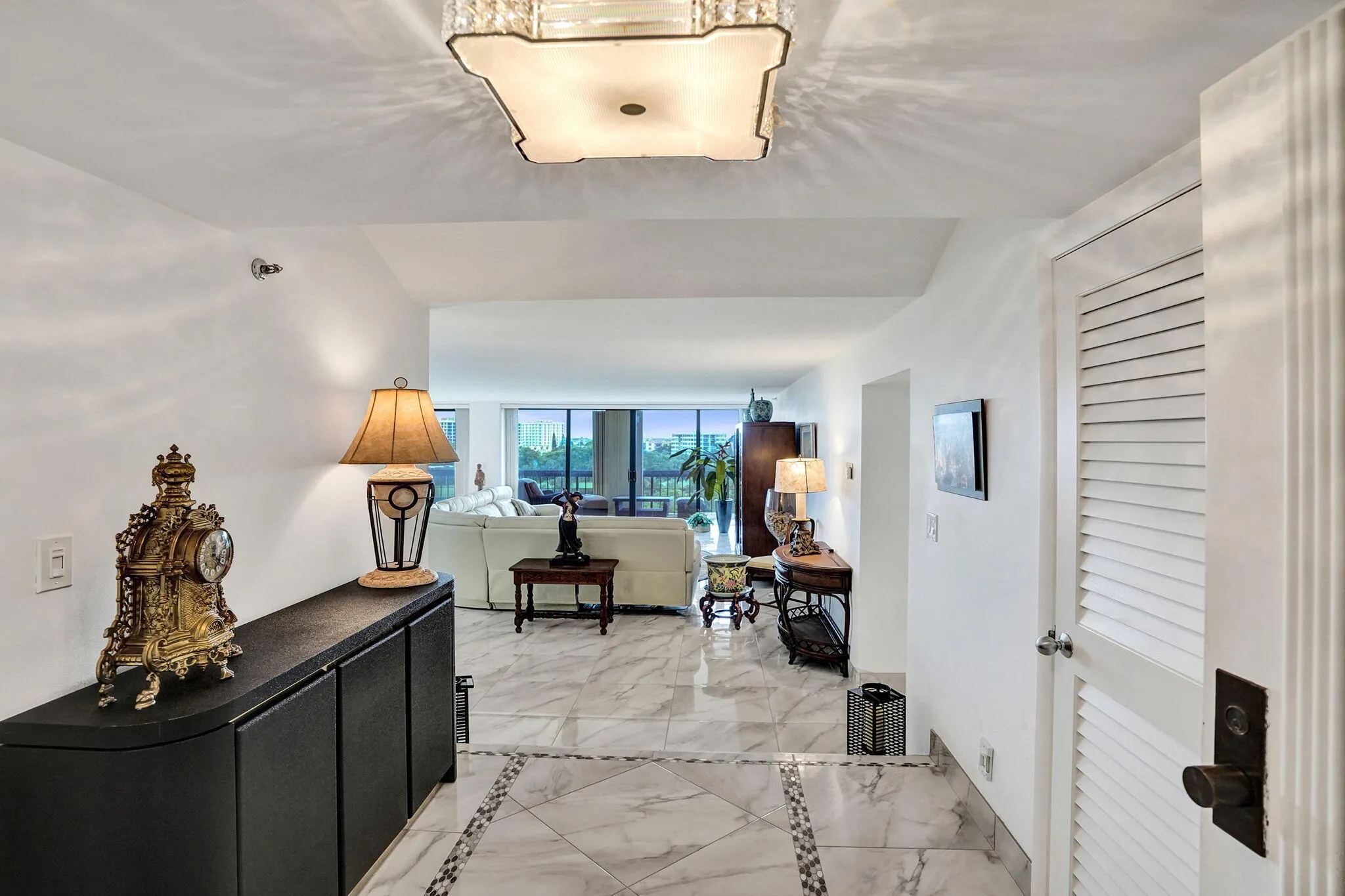 Residence entry foyer