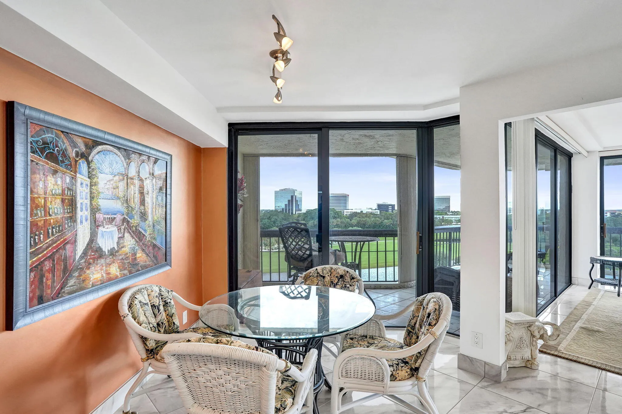 Breakfast nook with balcony access