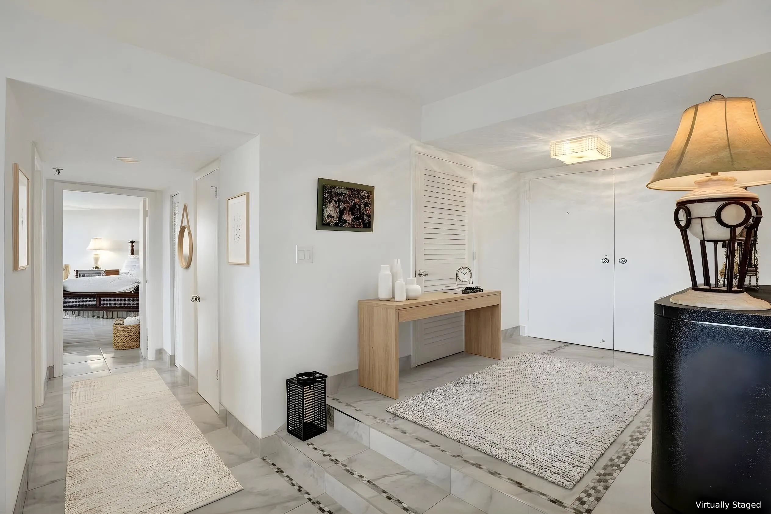 Virtually staged using AI – entry hall