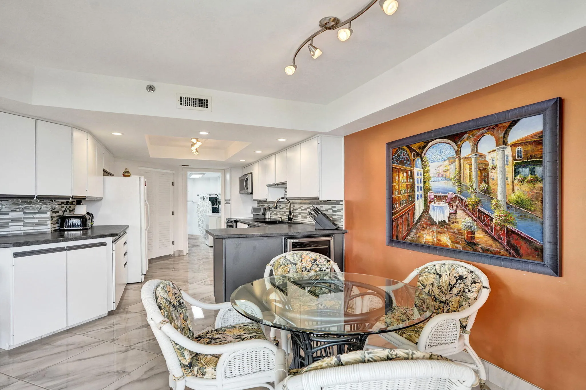 Kitchen breakfast area