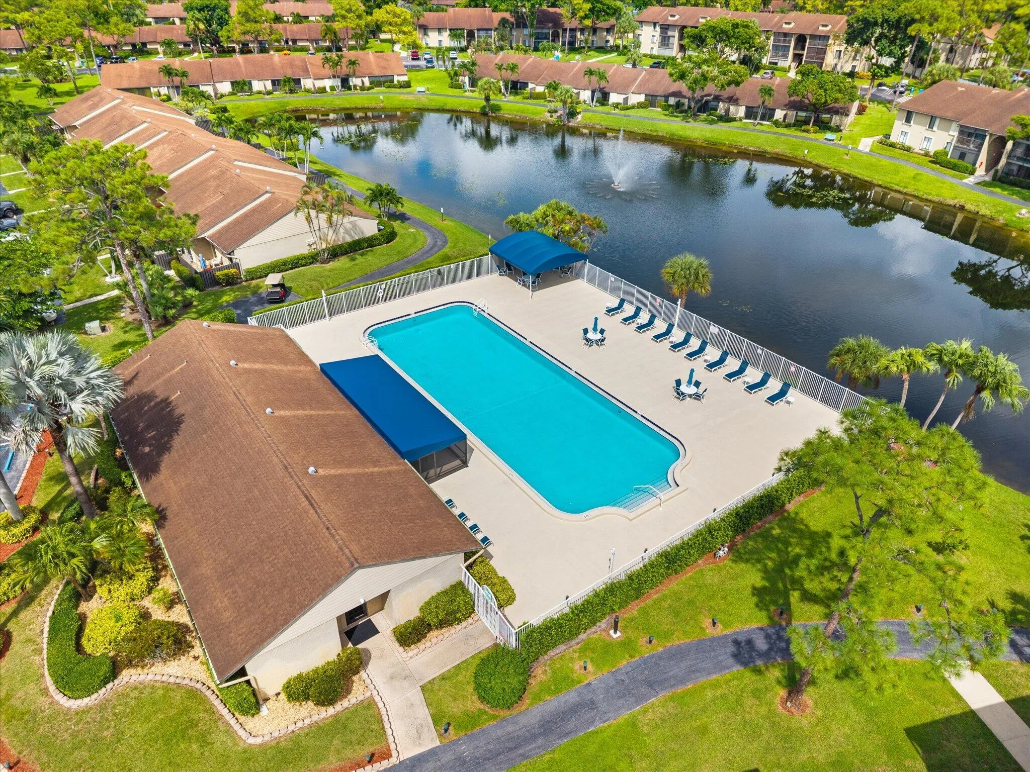 Pool & Clubhouse