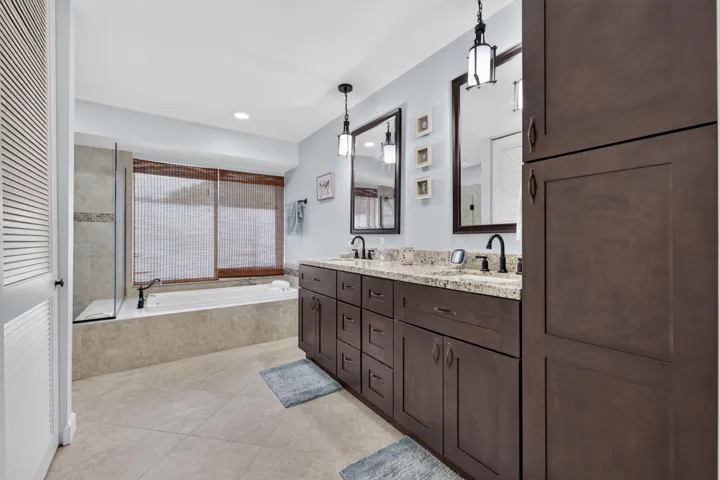 Primary​​‌​​​​‌​​‌‌​‌‌​​​‌‌​‌​‌​‌​​​‌​​ bathroom