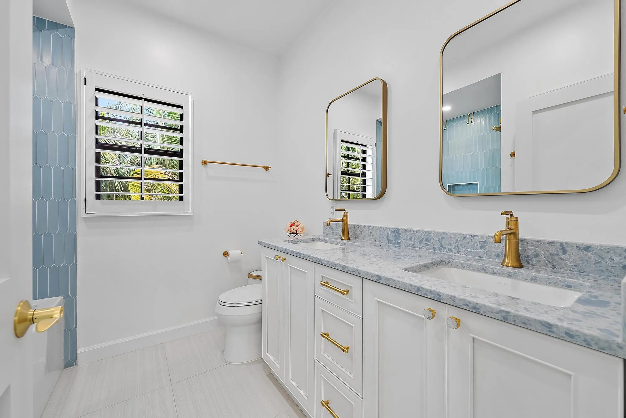 Guest Bathroom upstairs