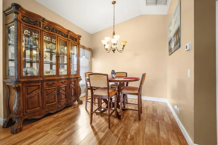 08 Dining area 01