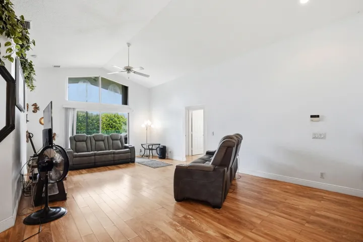 05 Living room 01