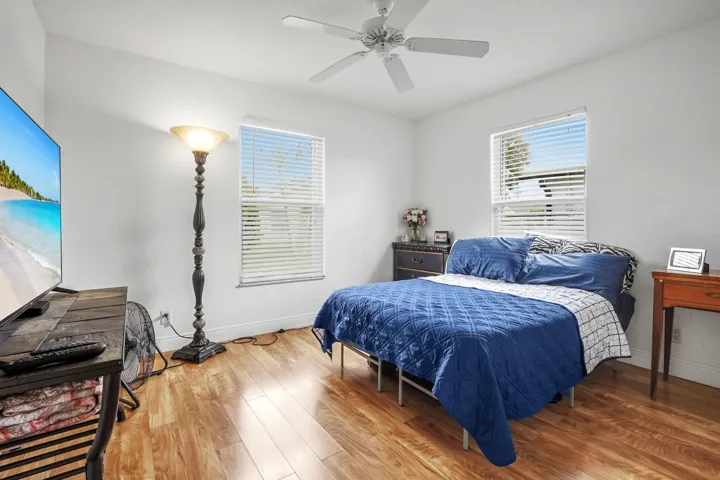 21 Bedroom 01