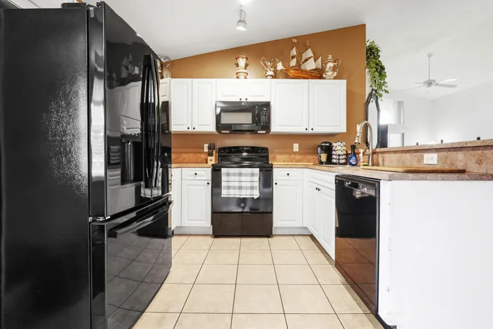 14 Kitchen 04