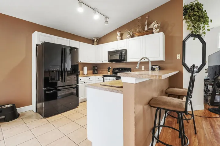 11 Kitchen 01