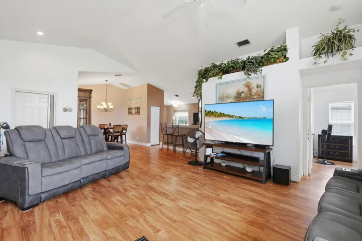07 Living room 03
