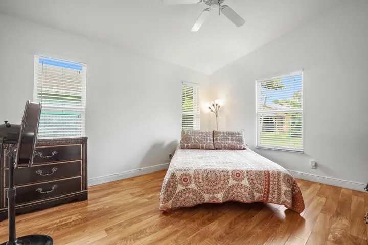 23 Bedroom 03