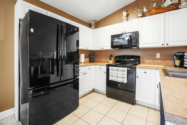 12 Kitchen 02
