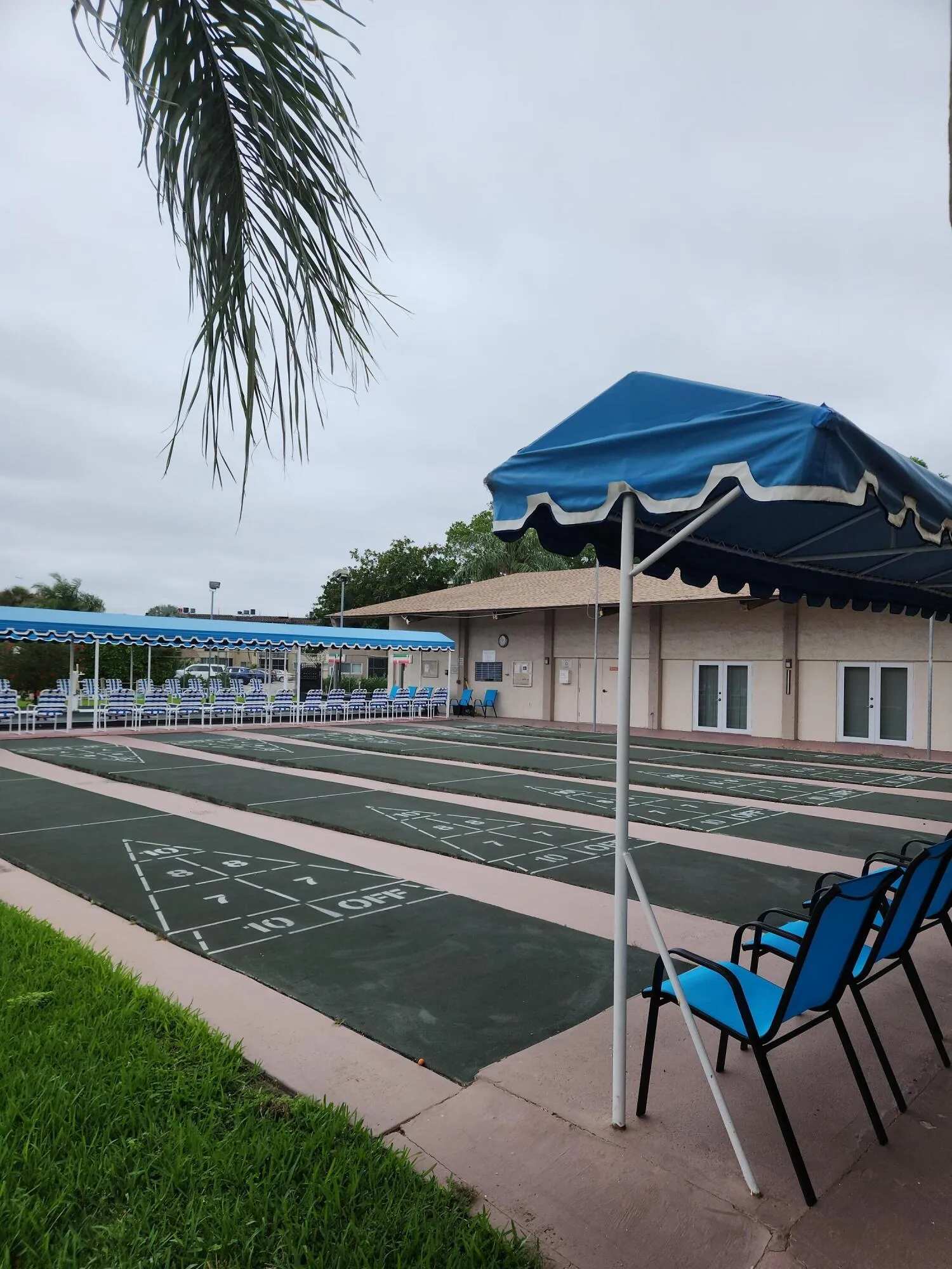 711 Lori Dr 204 club house area