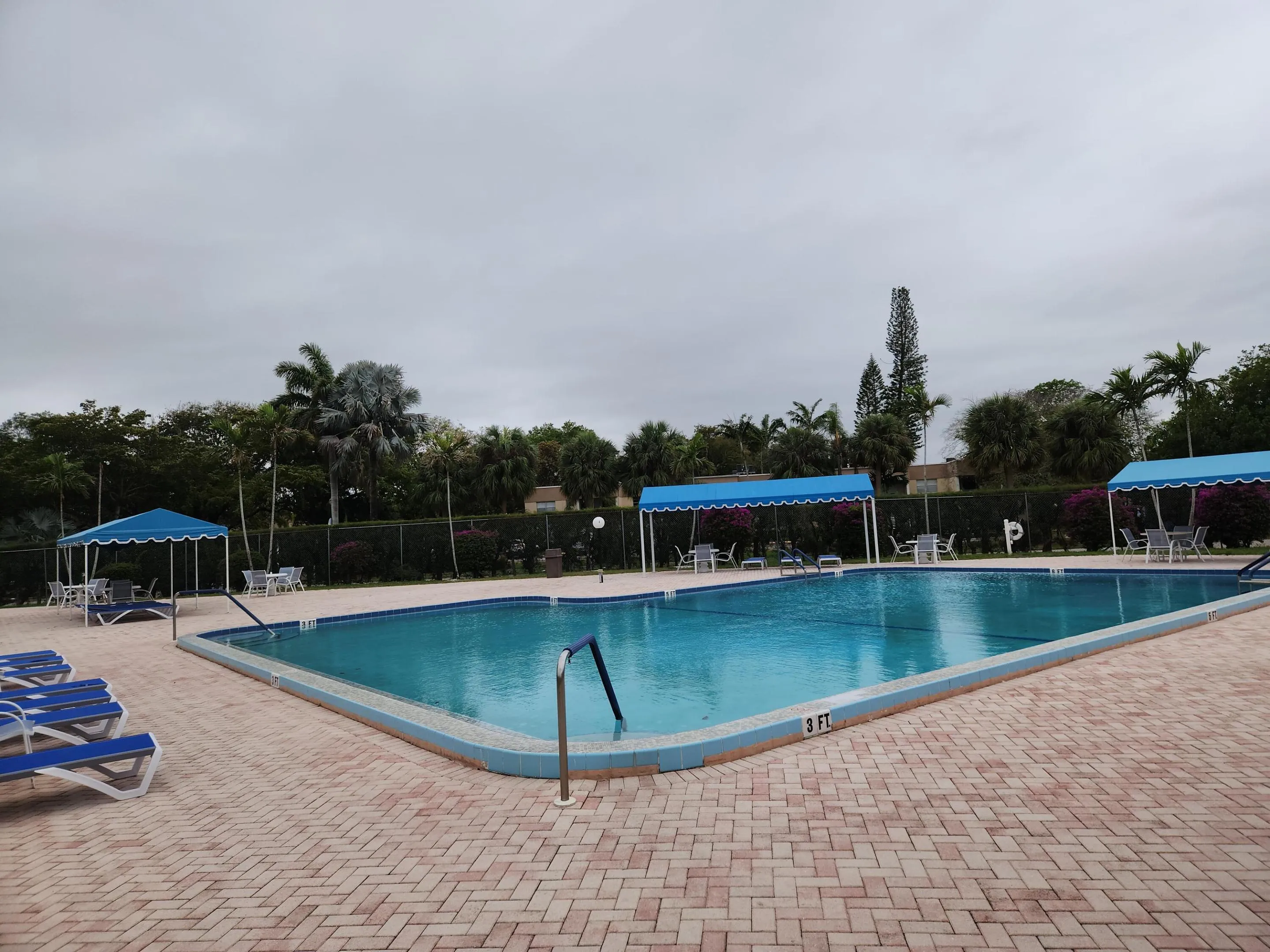 711 Lori Dr 204 pool