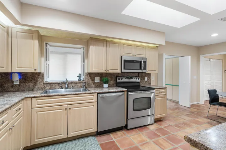 007-61HampshireLane-BoyntonBeach-FL-3343