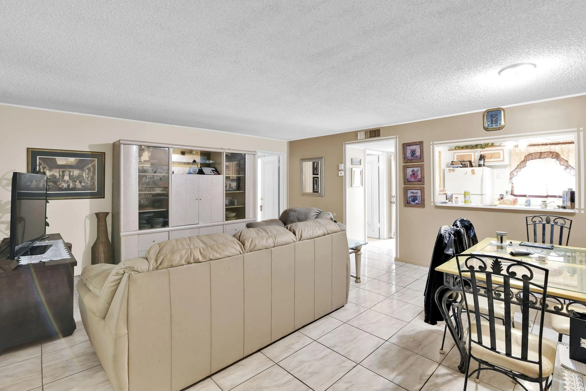 711 Lori Dr 204 open concept