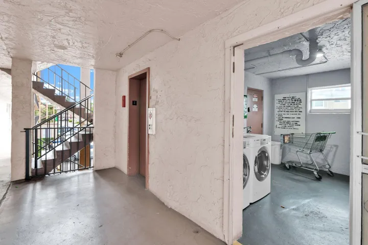 711 Lori Dr 204 W - D room