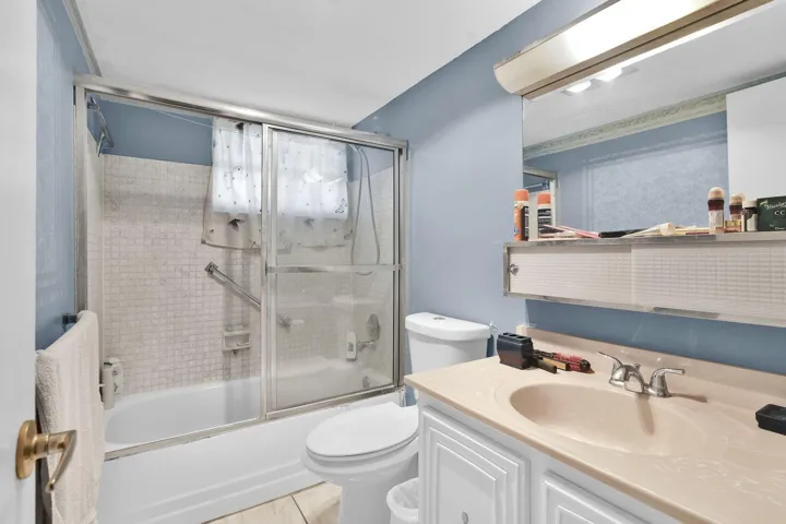 711 Lori Dr 204 bath room 2