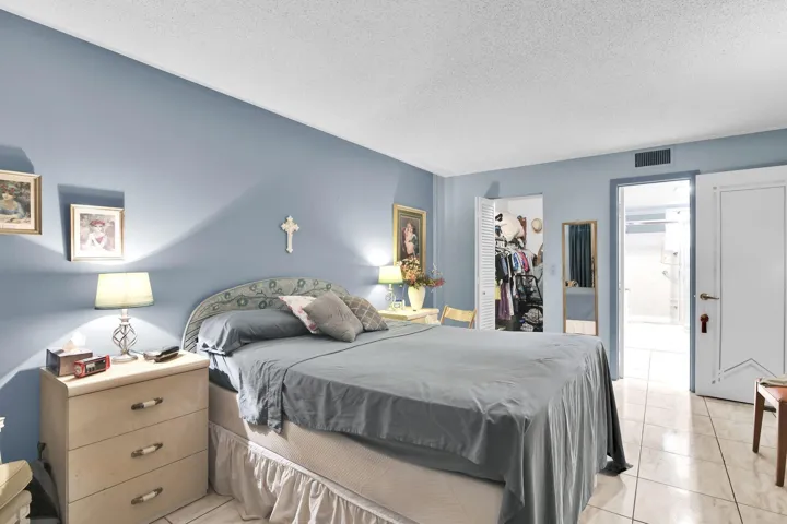 711 Lori Dr 204 Primary BR 2