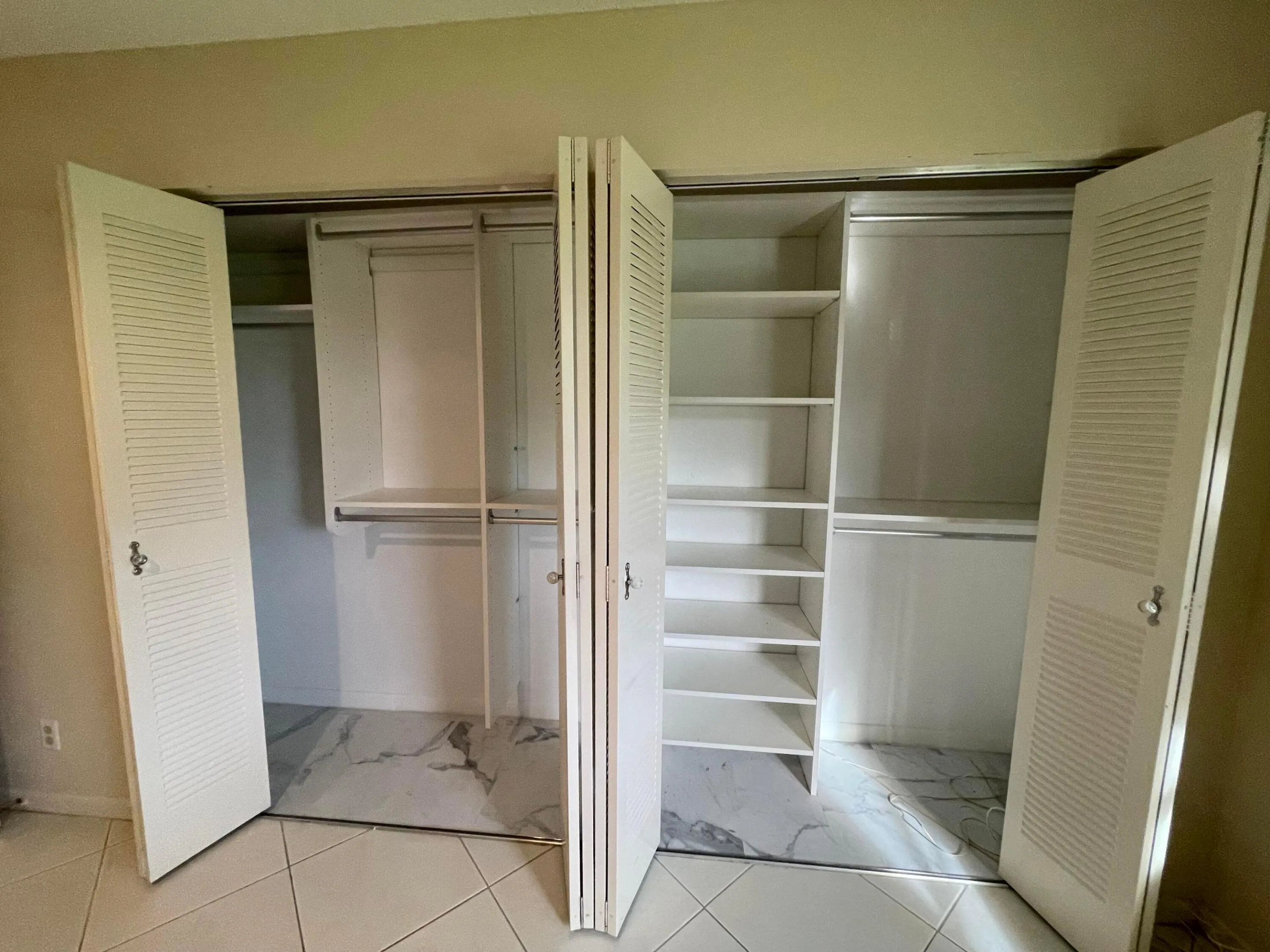 14 2nd Bed Closet-Built Ins