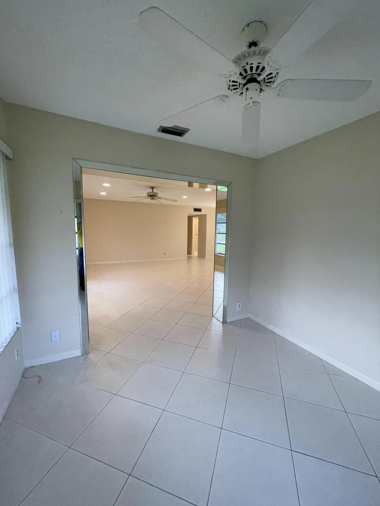 7 Sitting Room Facing Entrance