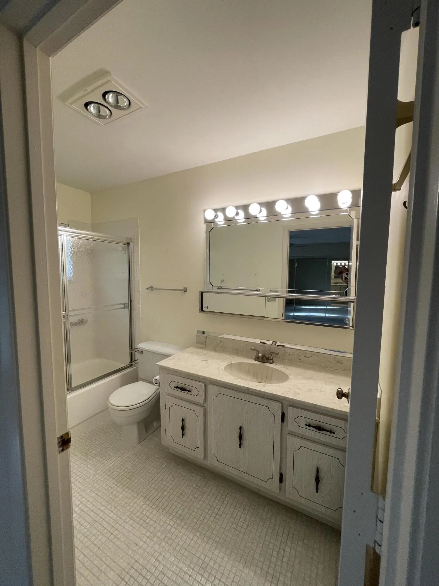 16a Primary Bath Entry