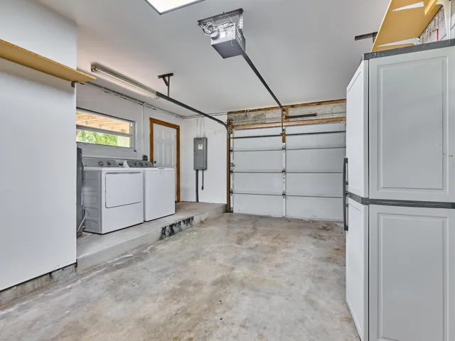 1 CAR GARAGE W LAUNDRY