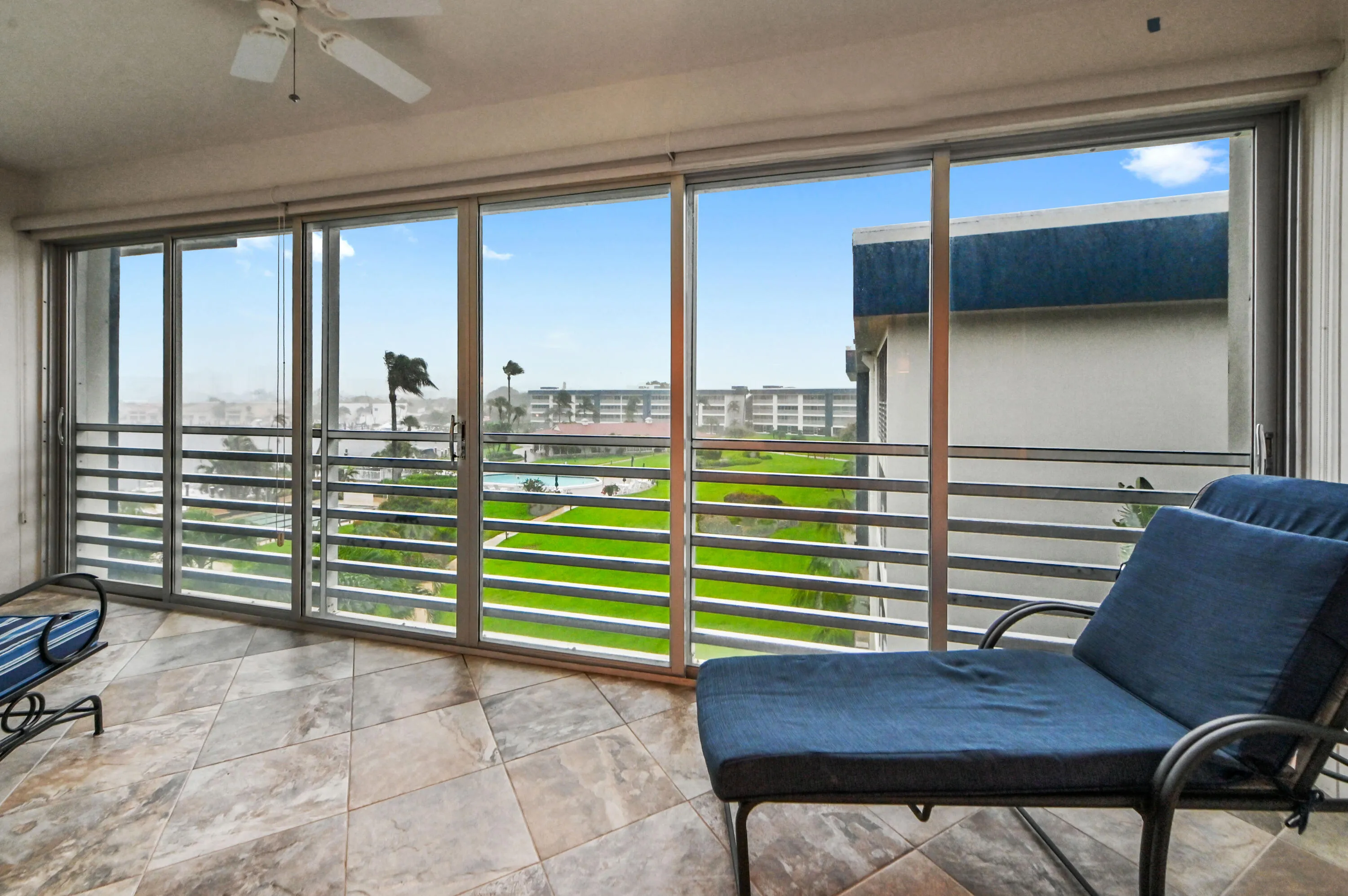 20 Balcony 02
