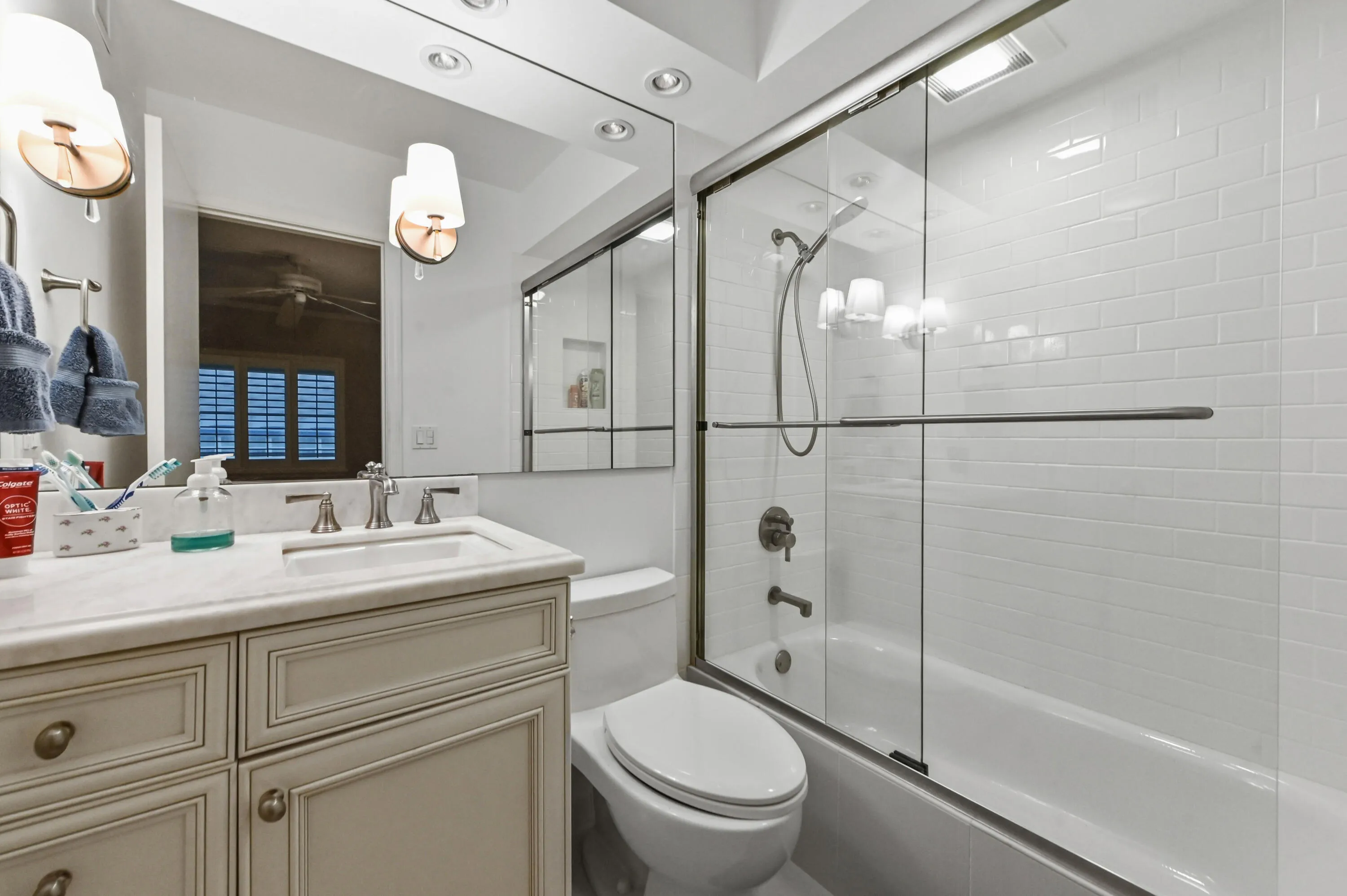 18 Bathroom 02