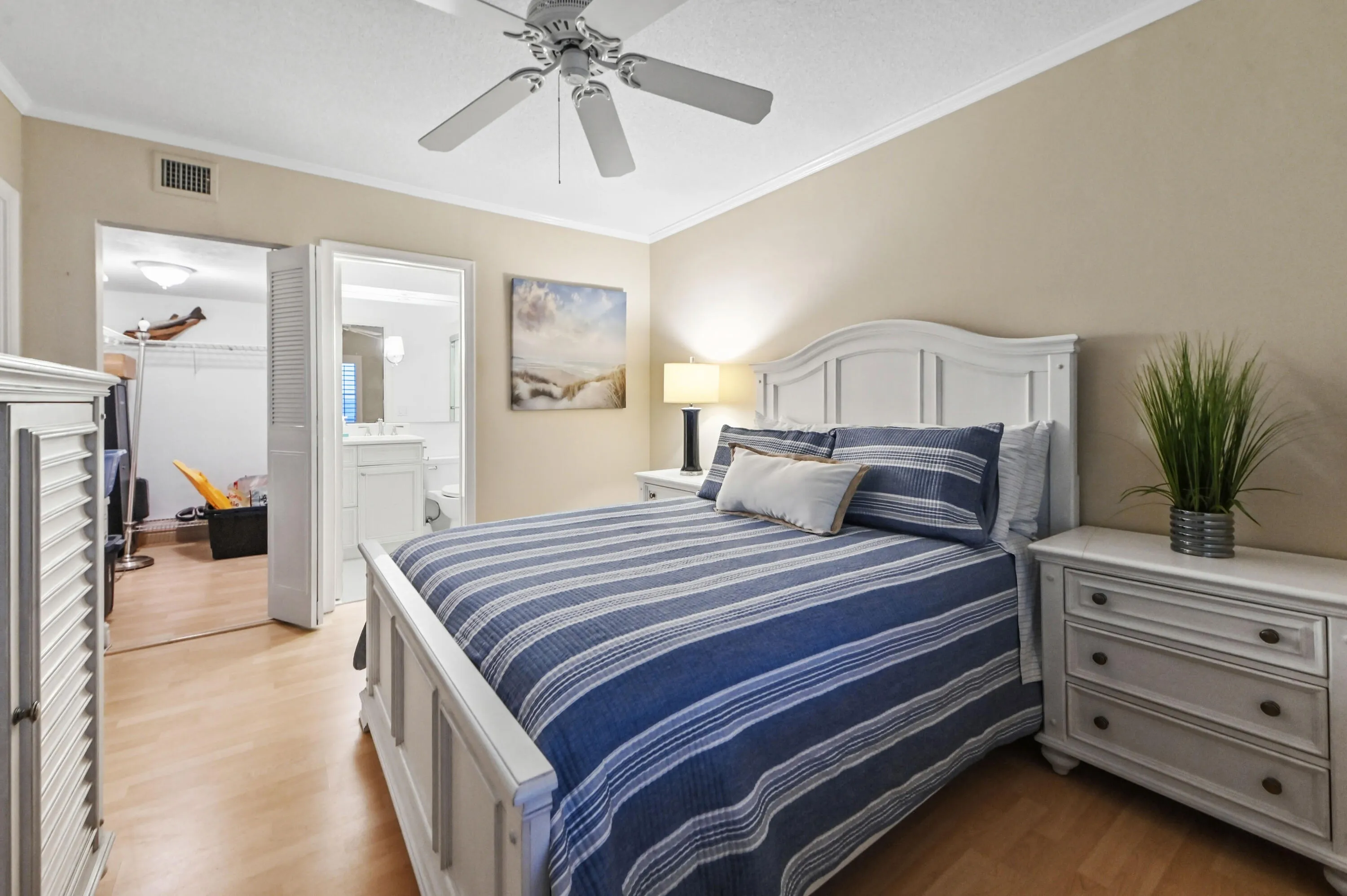 16 Bedroom 05