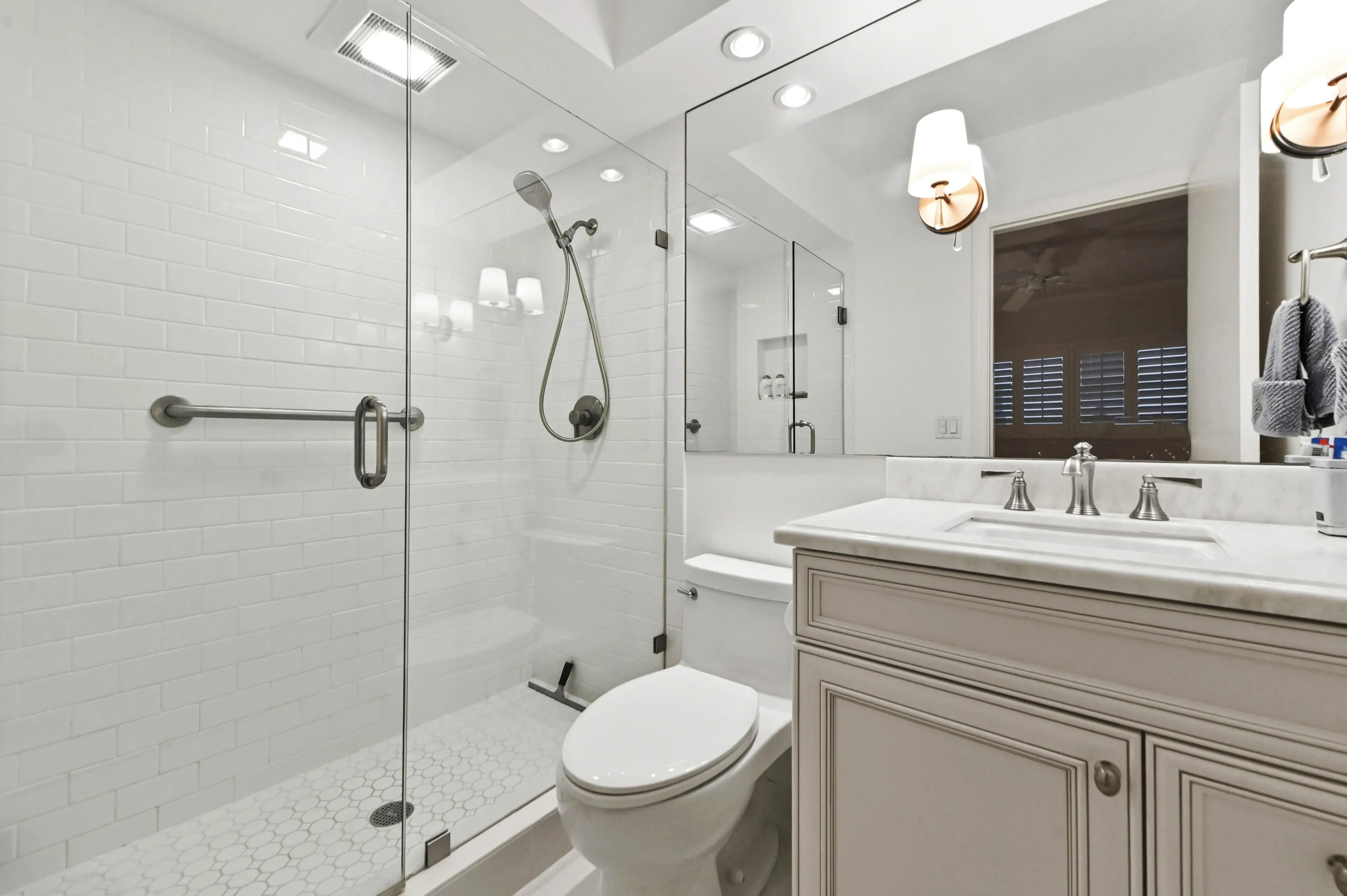 14 Bathroom 01