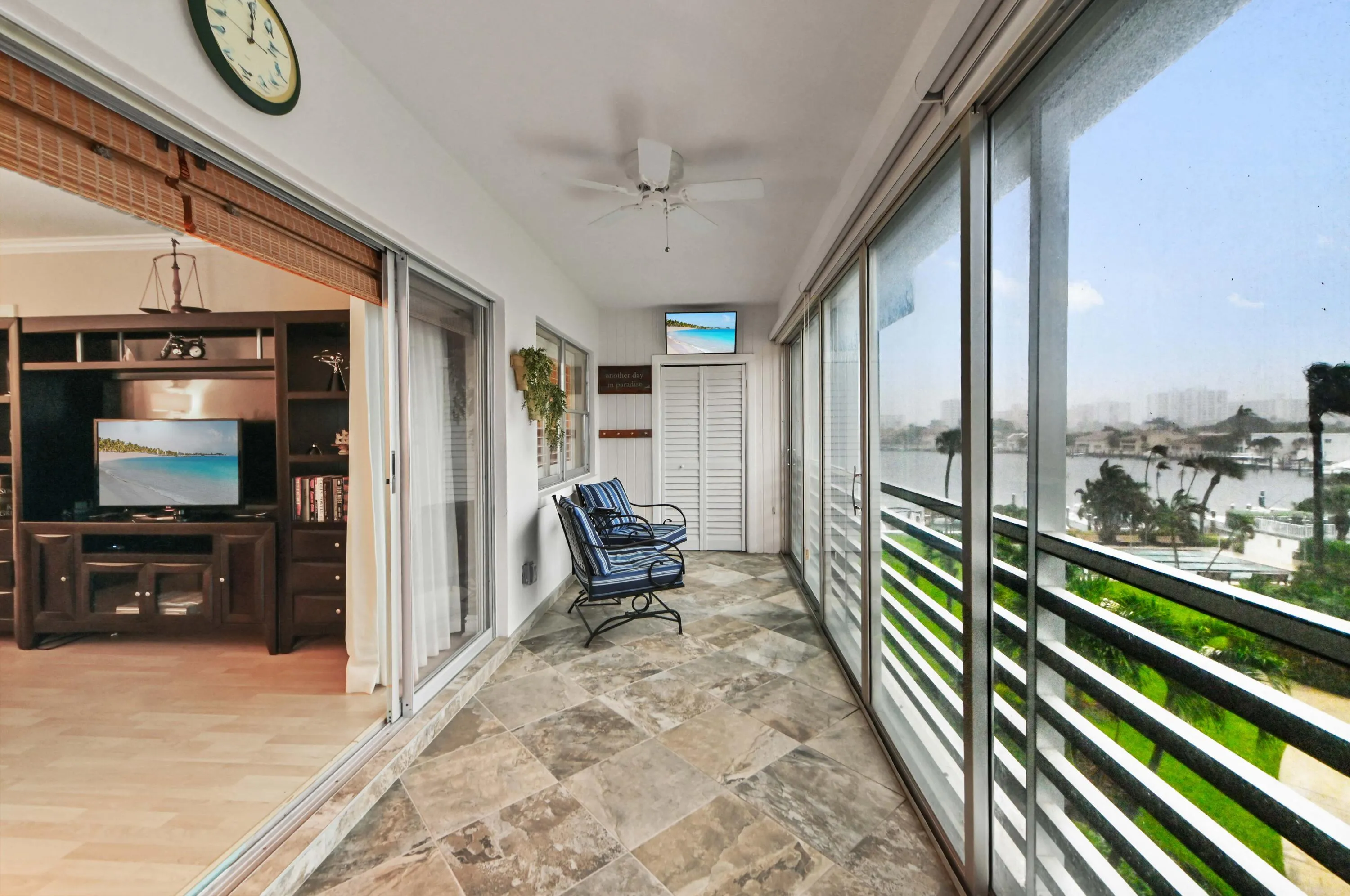 21 Balcony 03