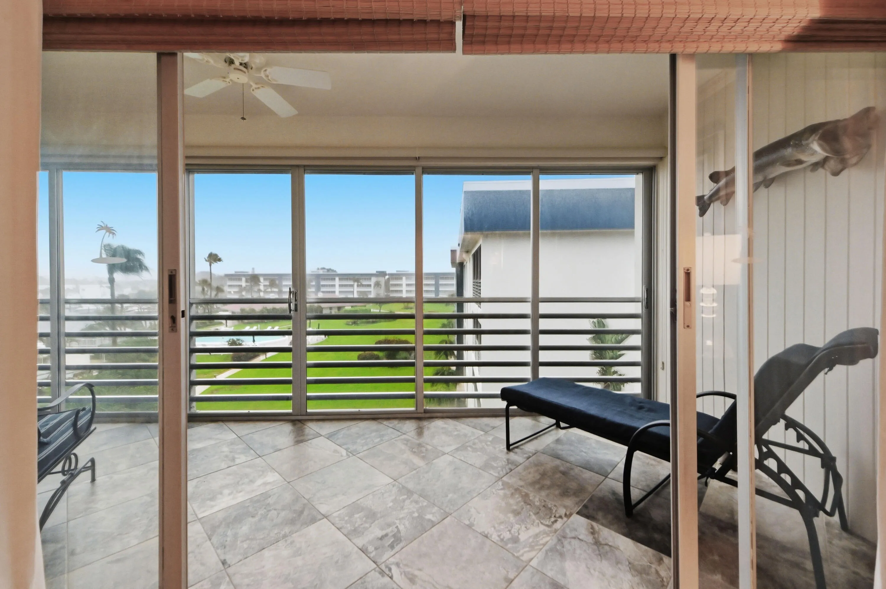 19 Balcony 01