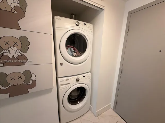 washer & dryer in unit