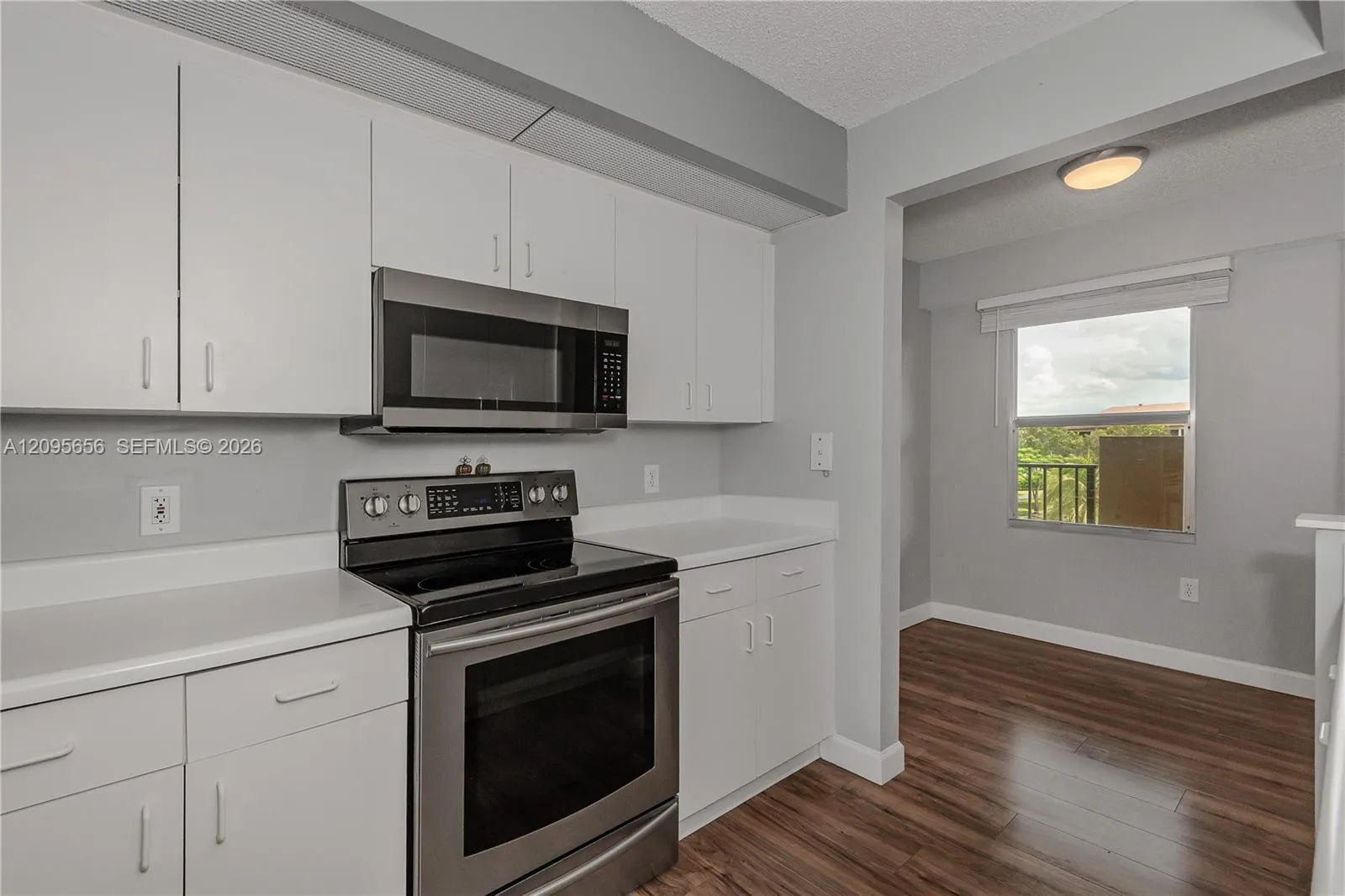Kitchen and Nook18 x 8.6