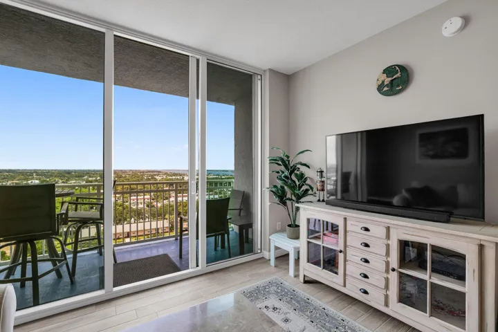450 N Federal Hwy - 15.jpg-SMALL