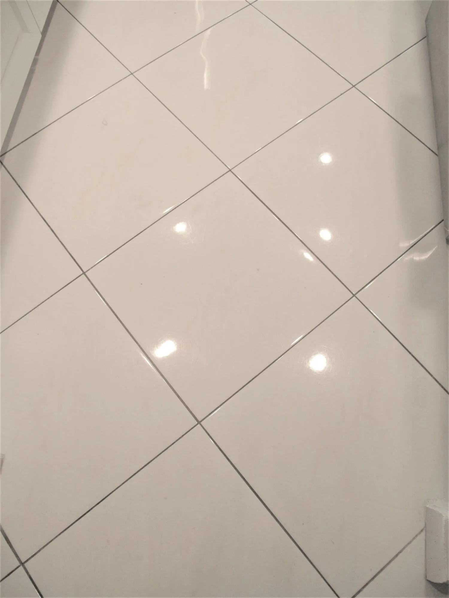 neutral tile flooring