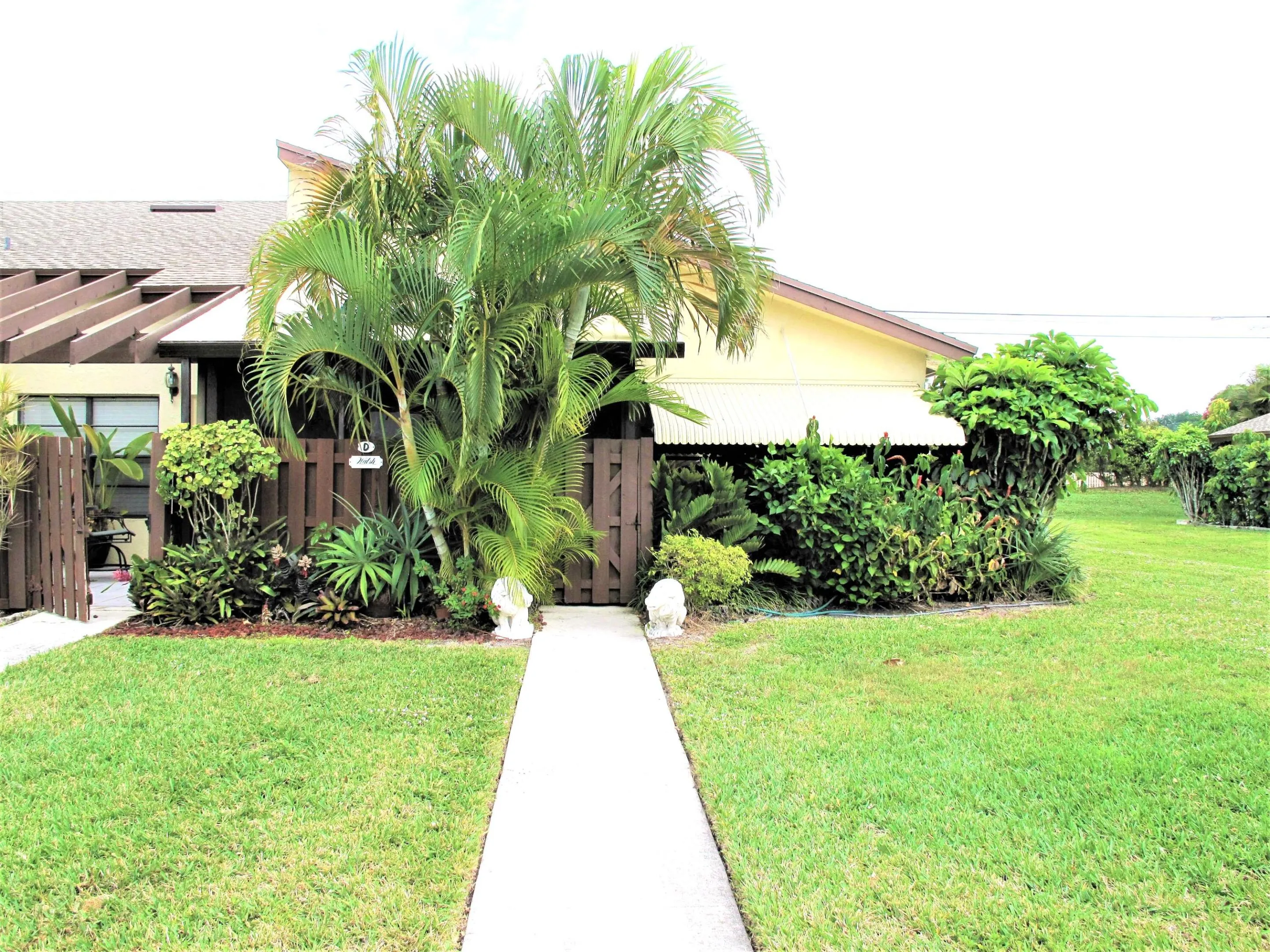 California model corner villa