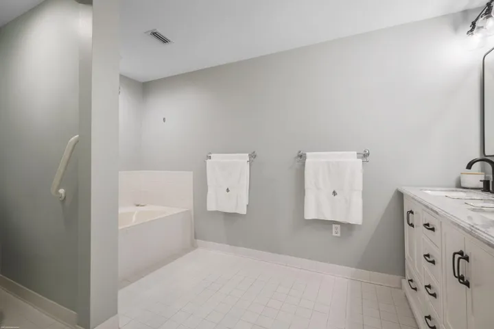 5085 Harmony Cir APT 201 027