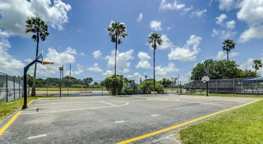 32 Manors of Inverrary Recreation Ctr
