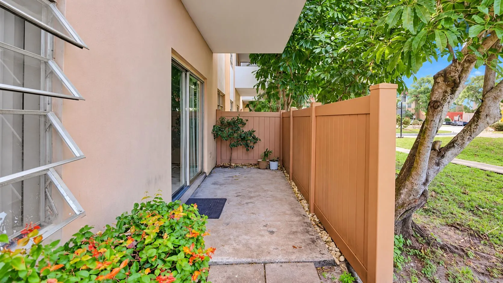 03 Patio